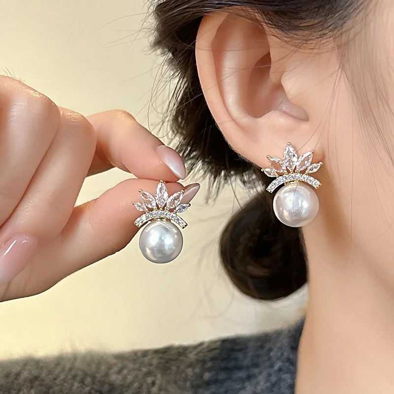 Изысканные серьги с французским жемчугом в форме короны и высококачественные