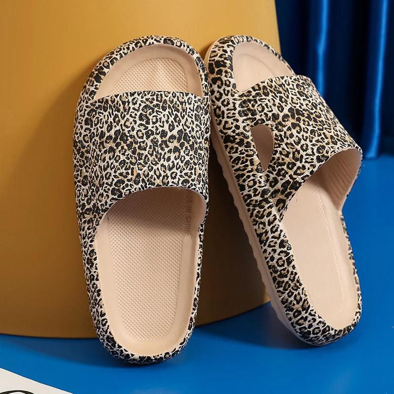 

Fashion Leopard Home Slippers Women Soft Sole Non Slip Indoor Bathroom Slippers for Adults Summer Thick Platform Slides Female
