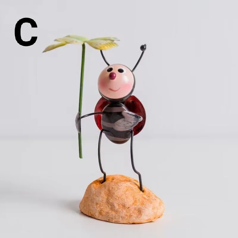 

Статуэтка божья коровка из железа Little Ladybug