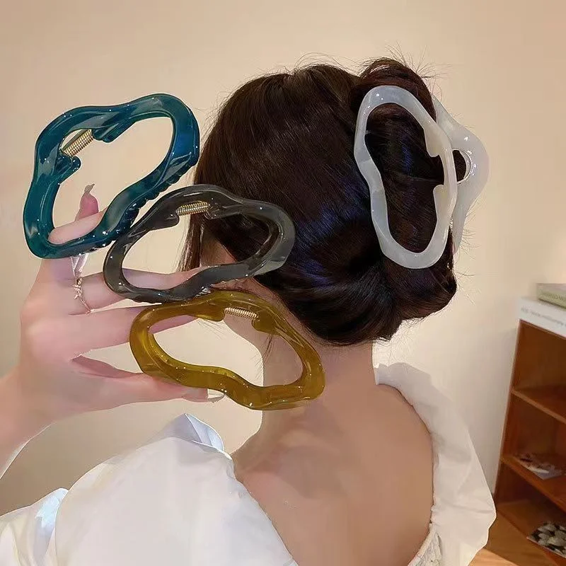 

Korean Elegant Cloud Mass Shape Acrylic Large Shark Clip Hair Claw Clip for Women Girl Headwear Accessories Barrette Hairpins