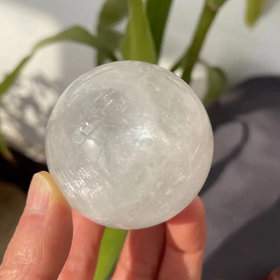 

1PCS 5cm Natural White Selenite sphere Crystal Healing Gypsum ball Mineral Ornaments Raw Stone crafts Home Decor