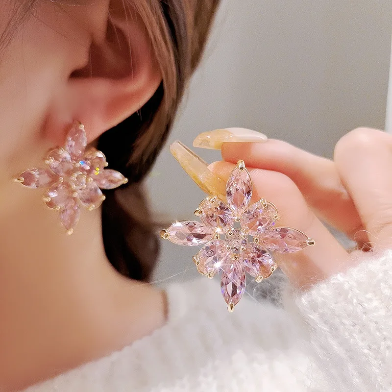 

Silver Needle Super Fairy Green Leaf Flower Earrings Female Design Sense Light Luxury Temperament Fashion Versatile Earrings