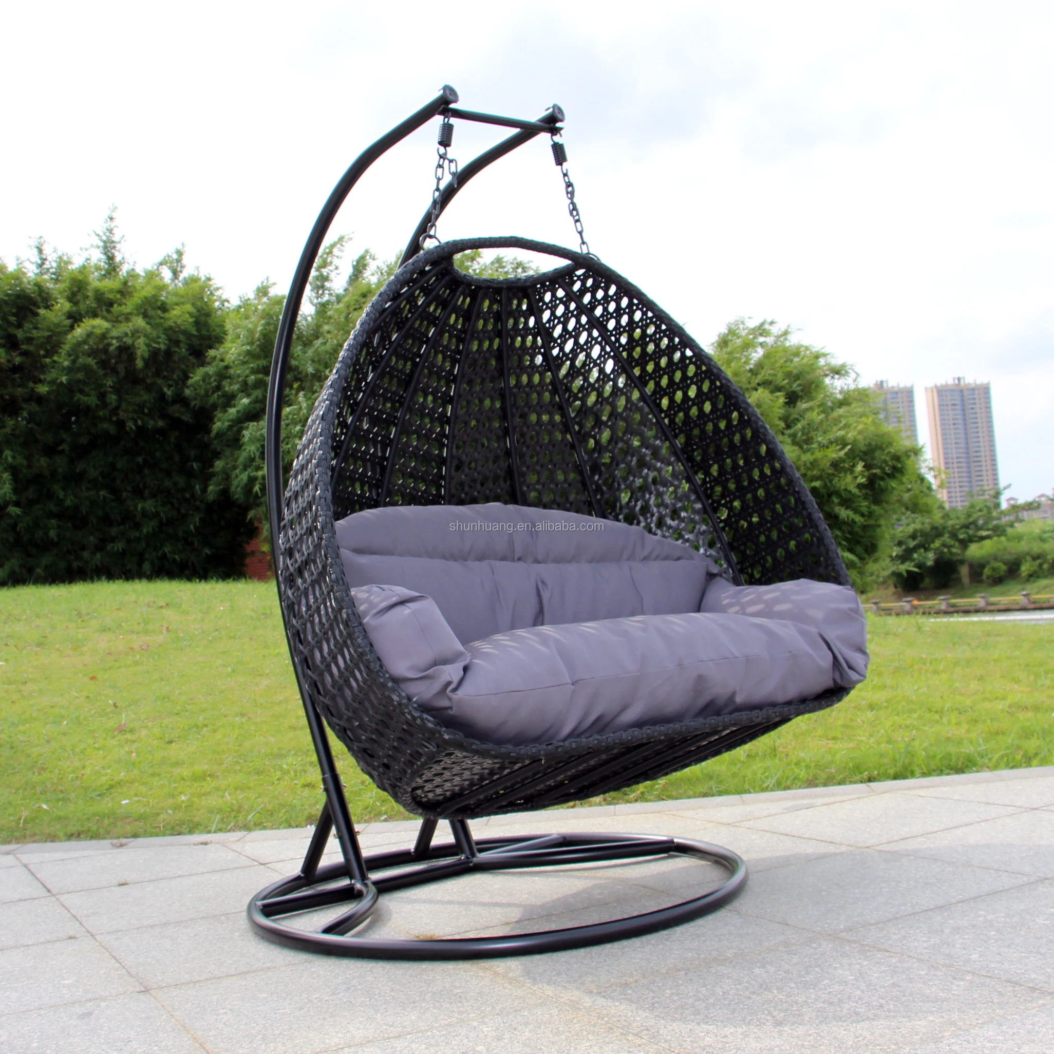 

Hot selling outdoor patio rattan swing chair living room double hanging chair with big cushions