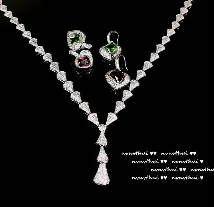 

Комплект из колье и серёг, с цирконом