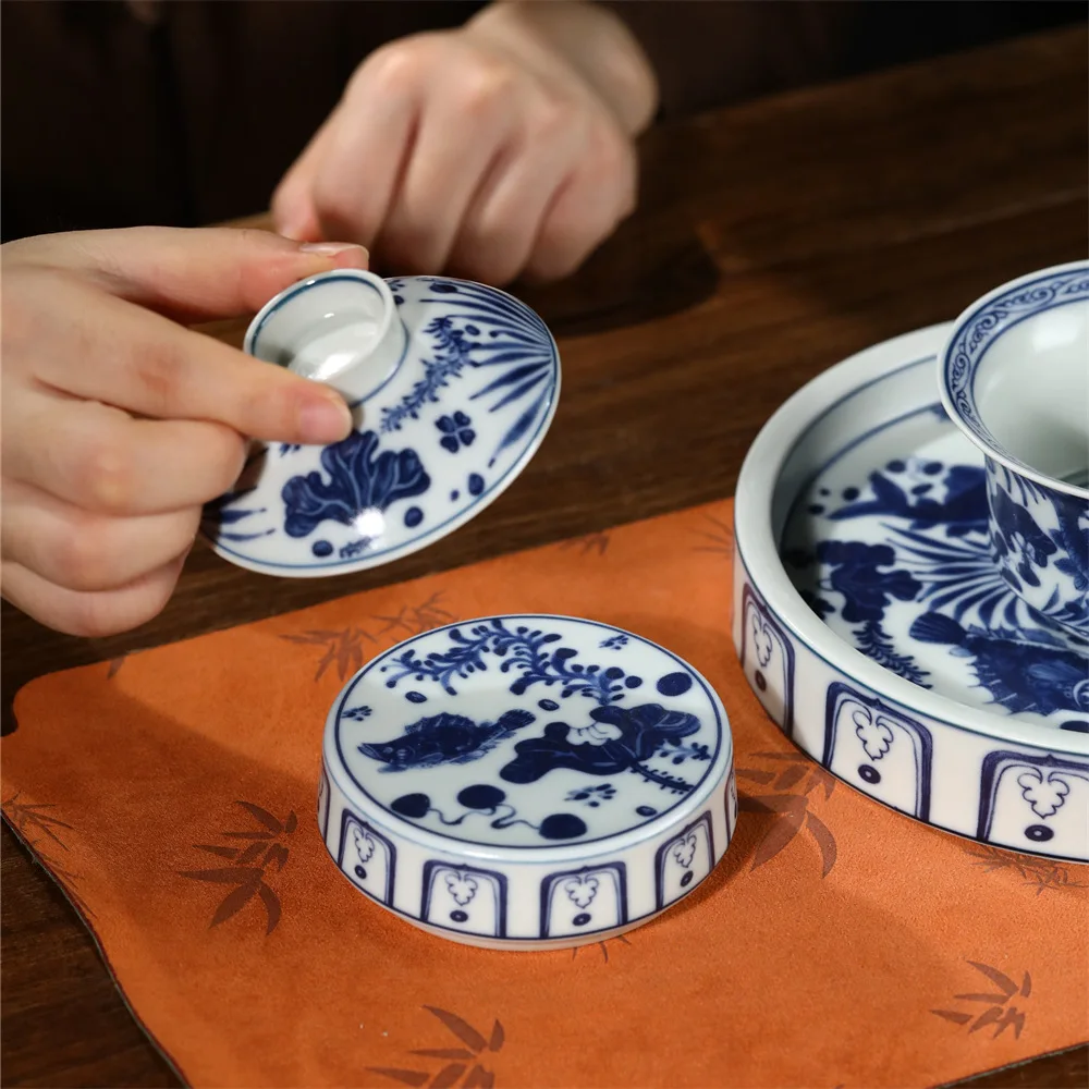 Цзиндэчжэнь Юань синий и белый цветок рыбные водоросли узор чаша для заваривания