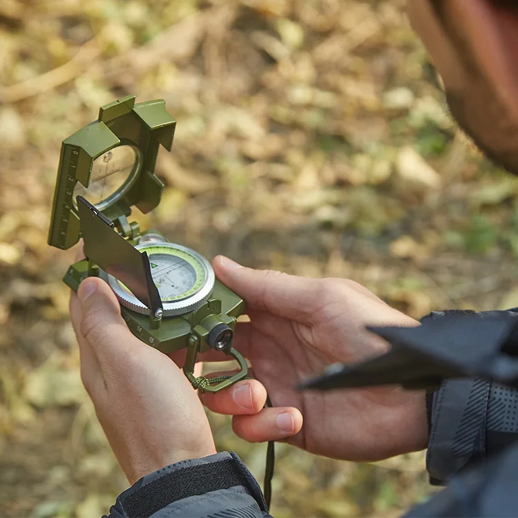 2024 Fashion Popular Scale Level Outdoor Adventure Direction Measuring Slope Camping High Precision Compass