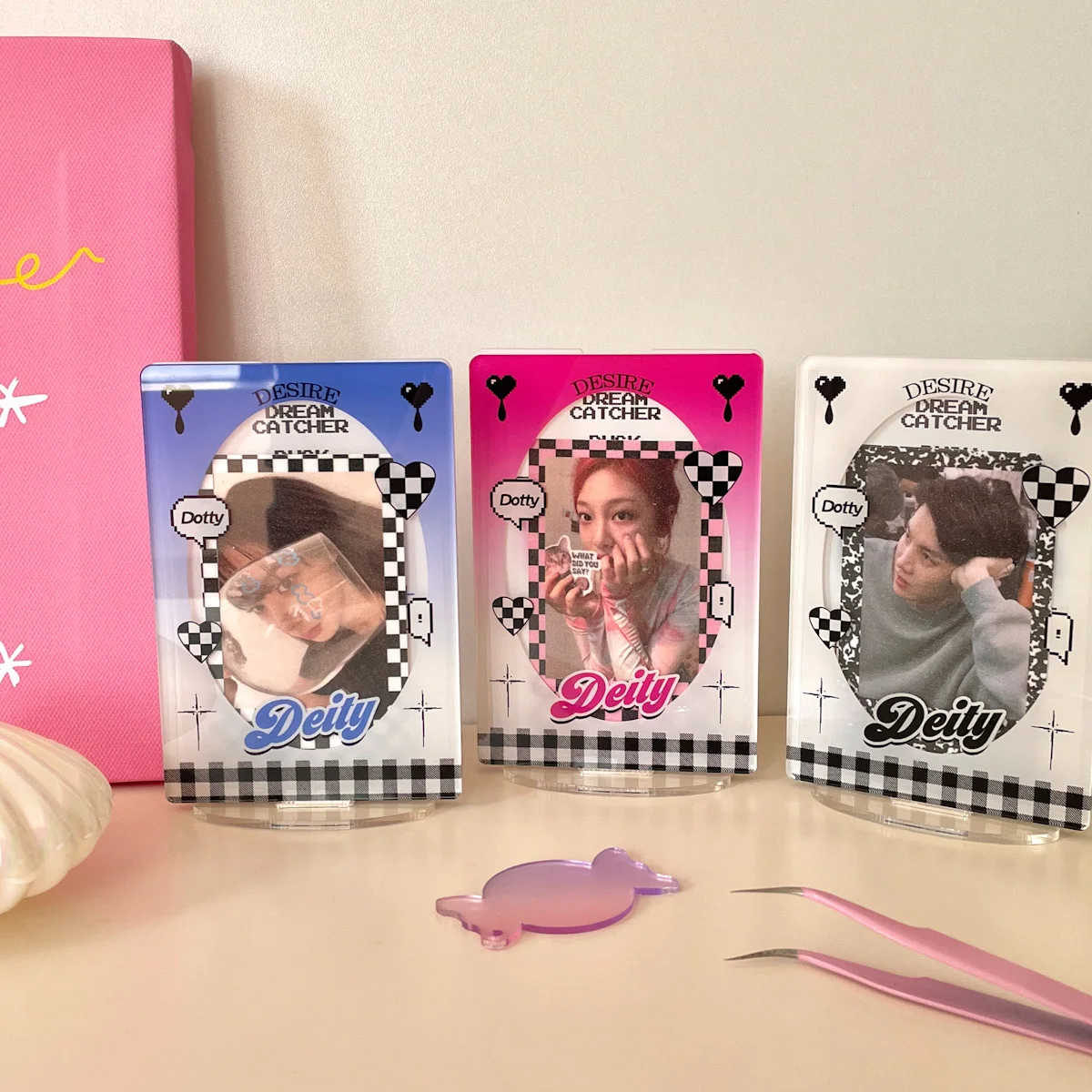 

Ins Mini Love Photo Frame Stand Acrylic 3Inch Idol Photocard Holder Desktop Display Stand