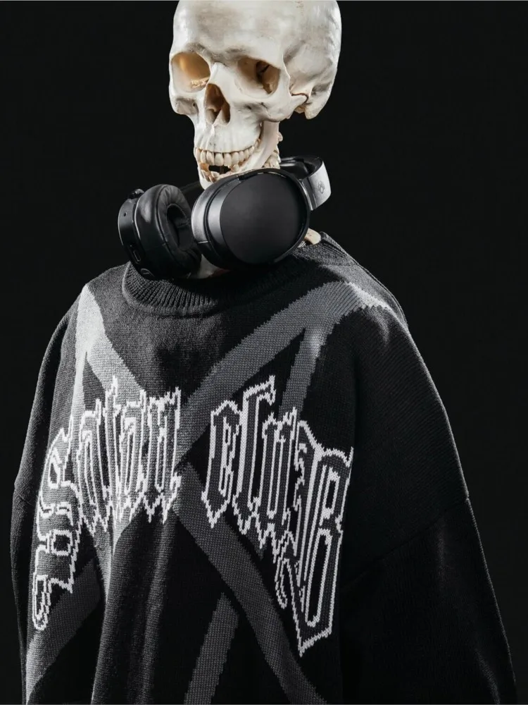 Вязаный мужской пуловер с рисунком сатаны