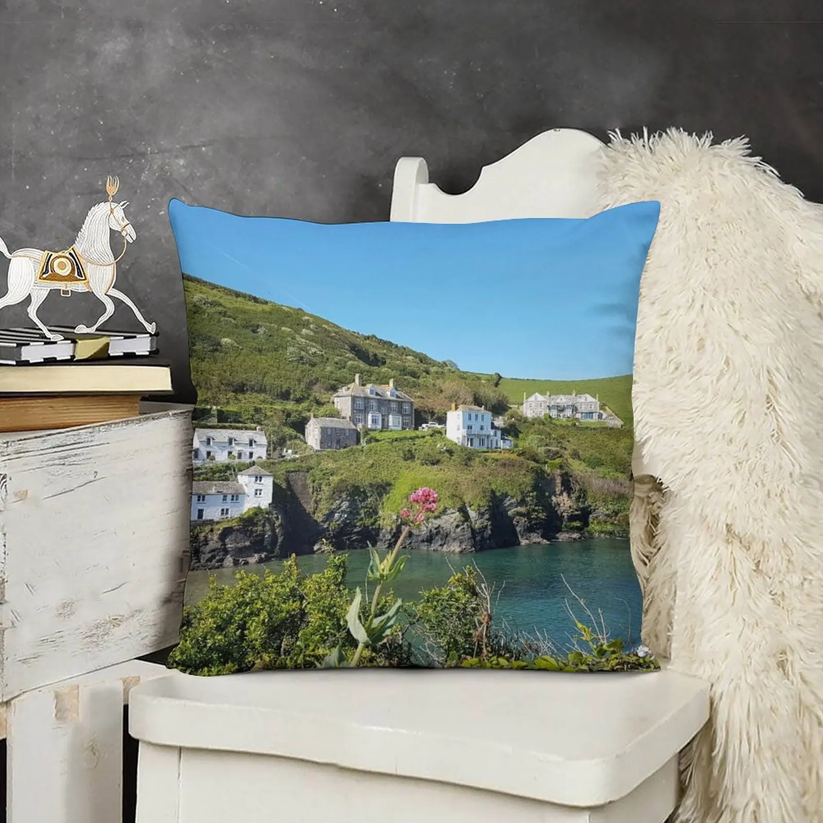 Декоративная Подушка Порт Исаак на севере (Портвенн в Доктор Мартин)