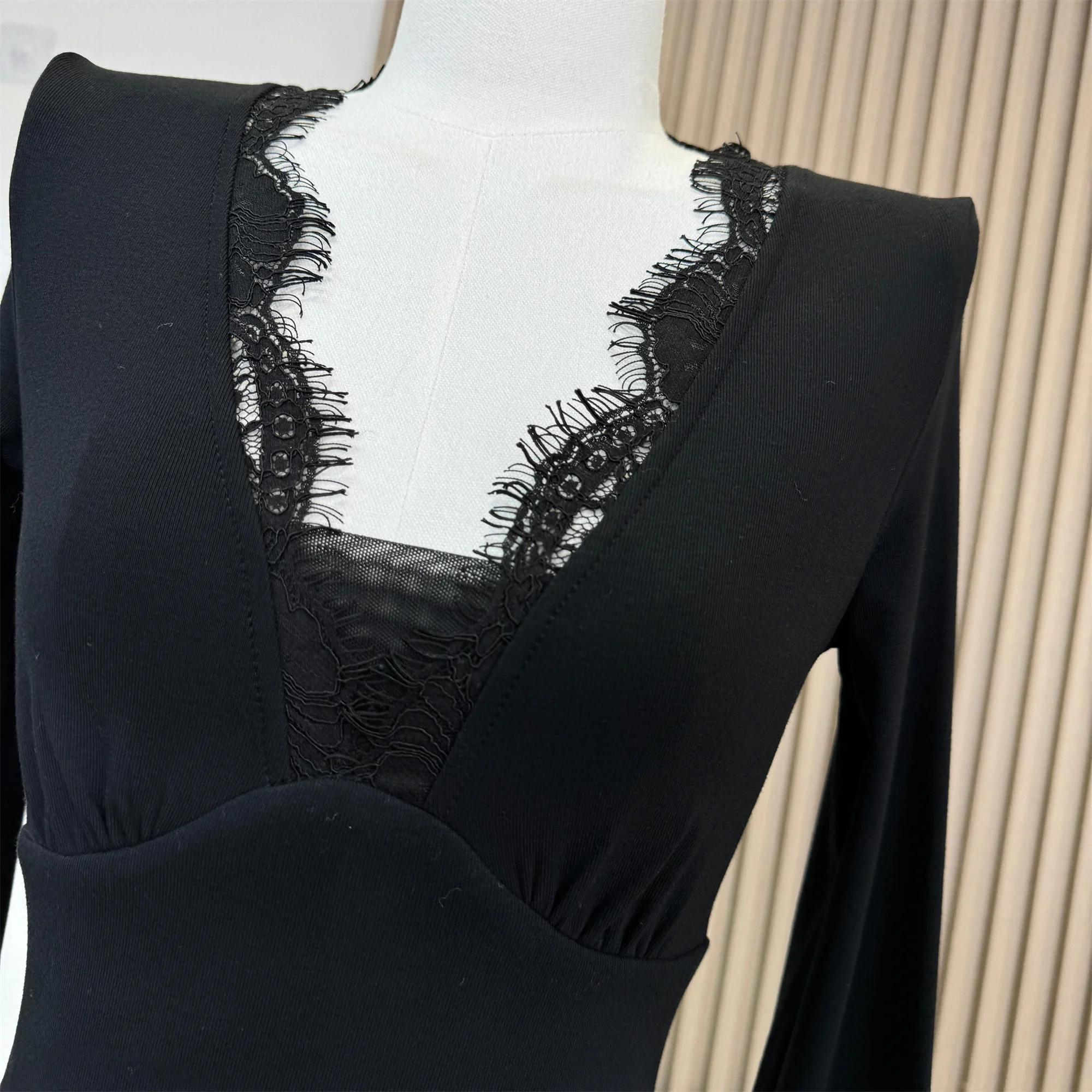 Женский кружевной лоскутный облегающий хлопковый свитер с v-образным вырезом и