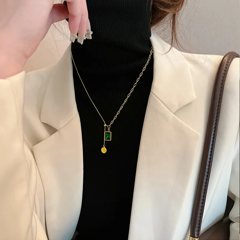 

French Emerald Zircon Titanium Steel Necklace Women Light Luxury Premium Sweater Chain 2023 New Fashion Jewelry