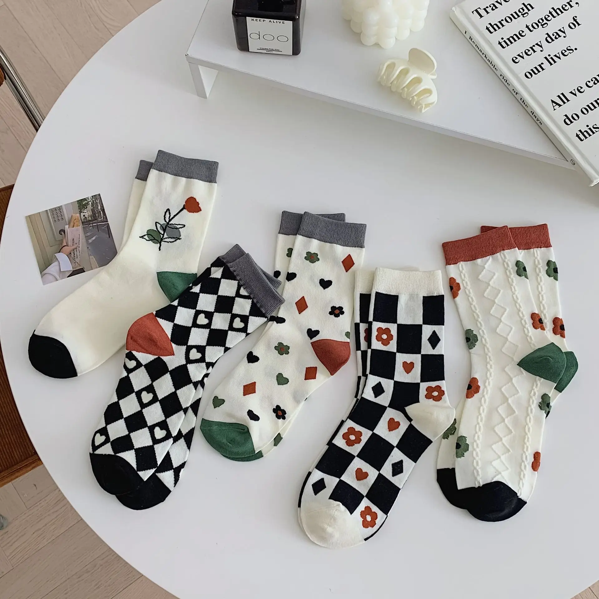 

New Women's Cute Mid Length Socks with Love Plaid Printed Cotton Socks for Spring and Autumn Cotton Breathable Mid Length Socks