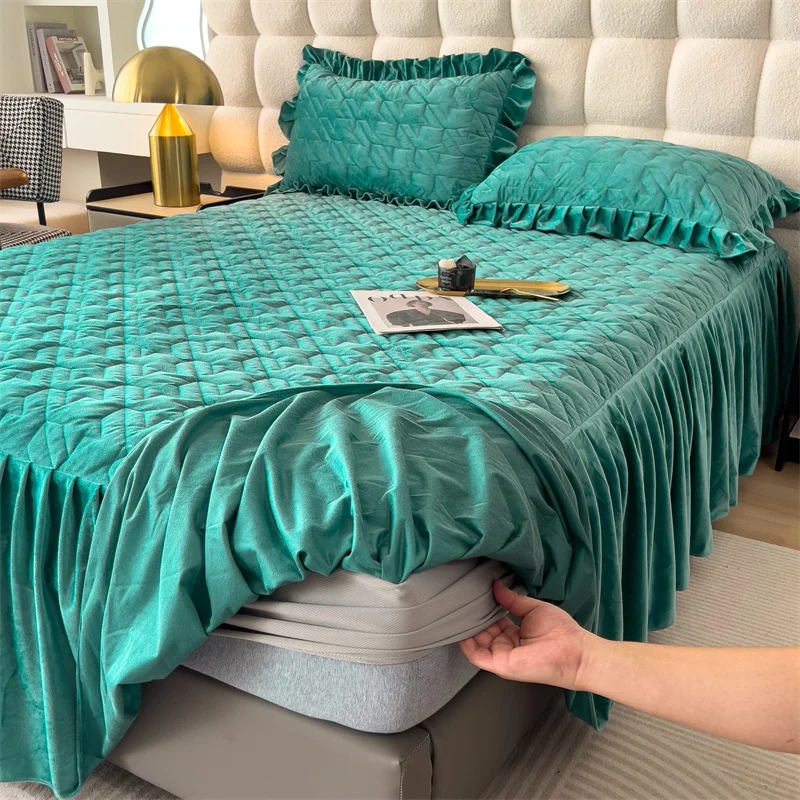2024 Winter Crystal Velvet Bed Skirt Bedspread Fitted Sheet Three-Piece Thickened Quilted Non-Slip Mattress Cov...