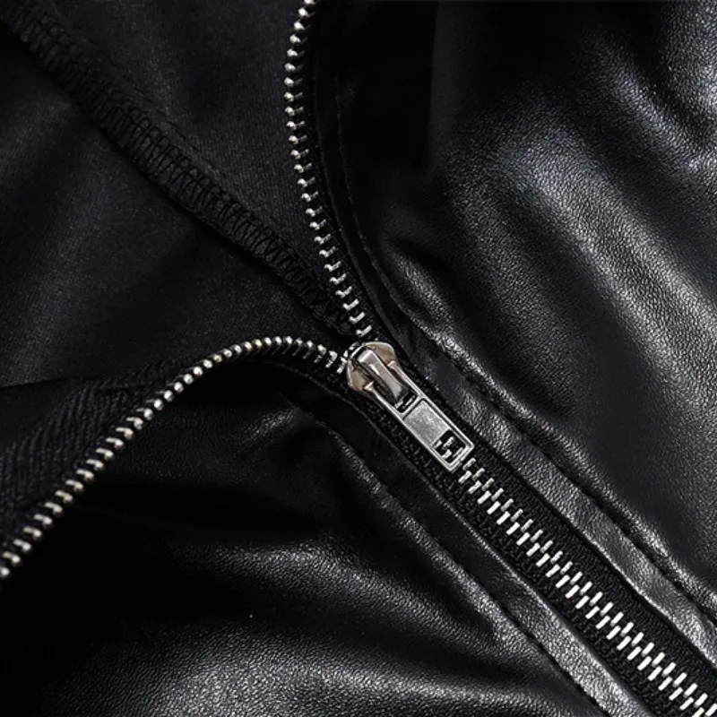 Рисунок 4 - Черные облегающие брюки из искусственной кожи