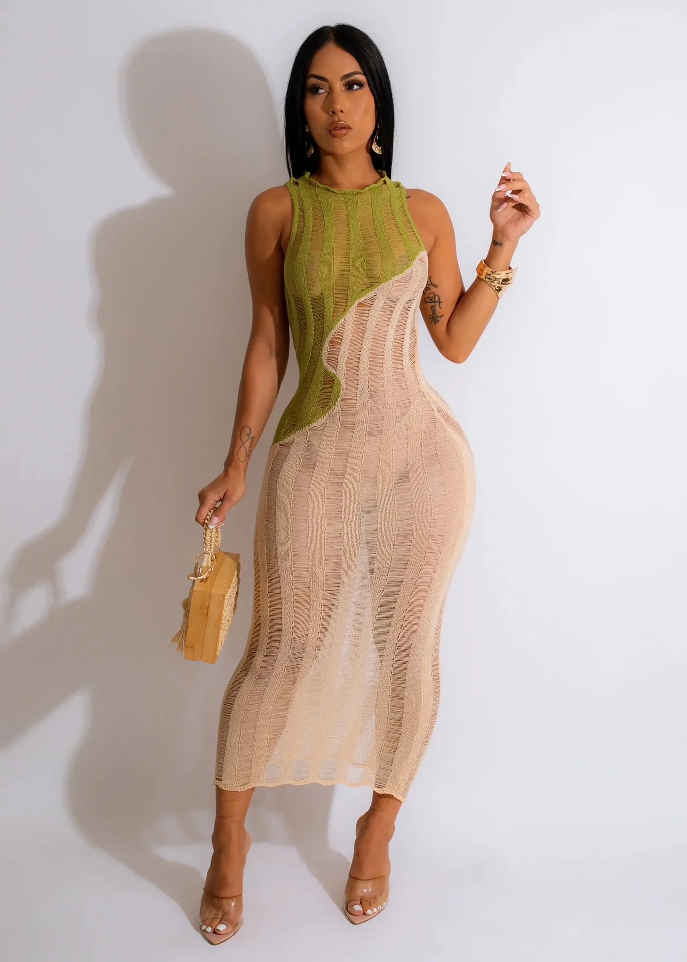 

Женское трикотажное платье-миди составного кроя без рукавов в рубчик