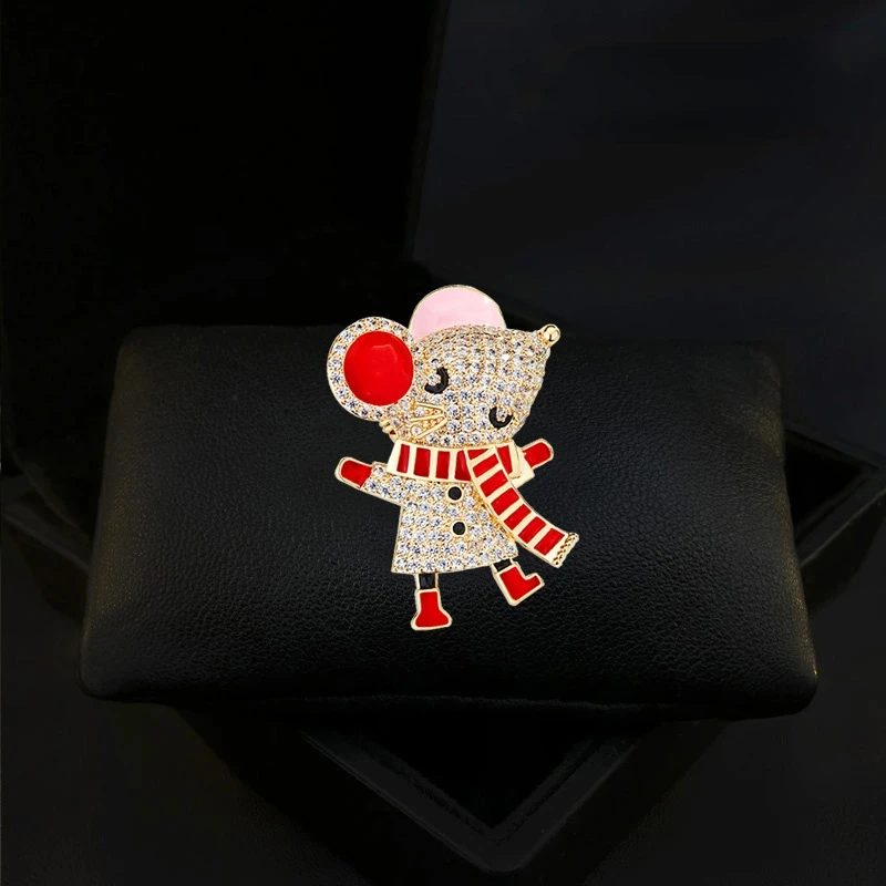 

Cute Scarf Little Mouse Brooch Women Zodiac Corsage High-End Sweater Accessories Autumn Winter Coat Suit Pin Animal Pins Jewelry