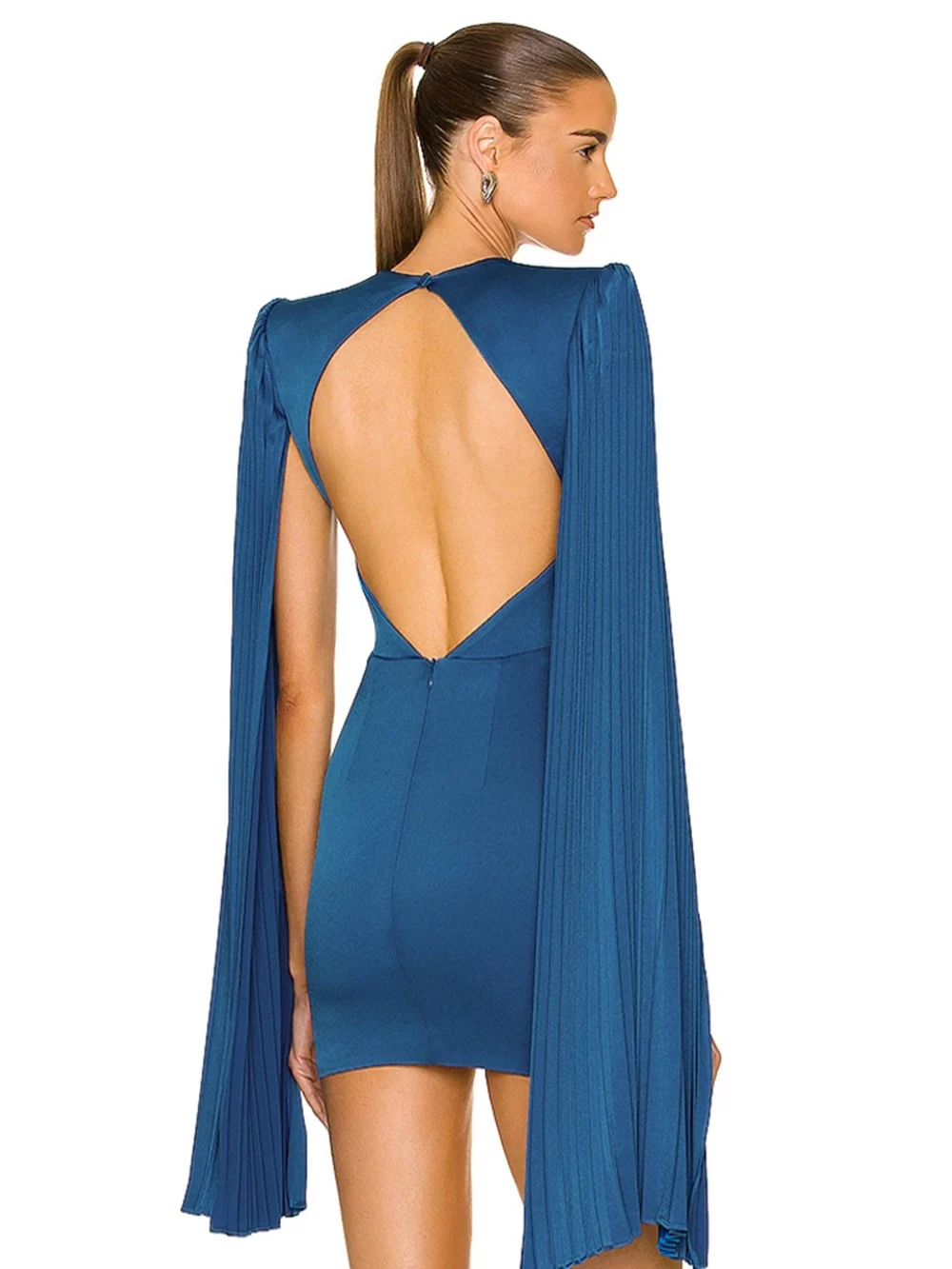 

Женское летнее платье с открытой спиной и круглым вырезом