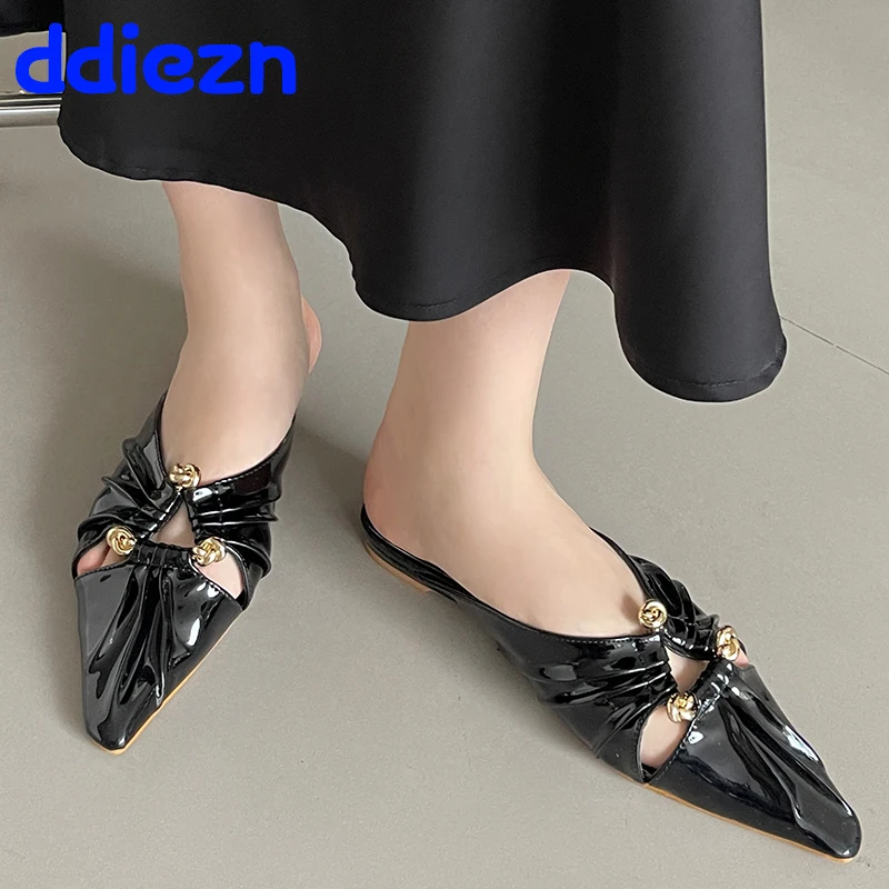 

Туфли женские на плоской подошве, заостренный носок, металлическая заклепка, сланцы, модная повседневная обувь, шлепанцы