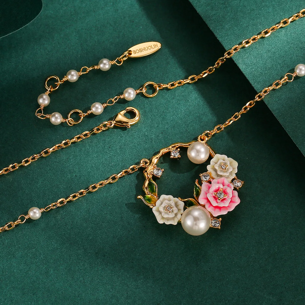 Женское ожерелье с цветком розы двухцветное яркое эмалированное кристаллами и