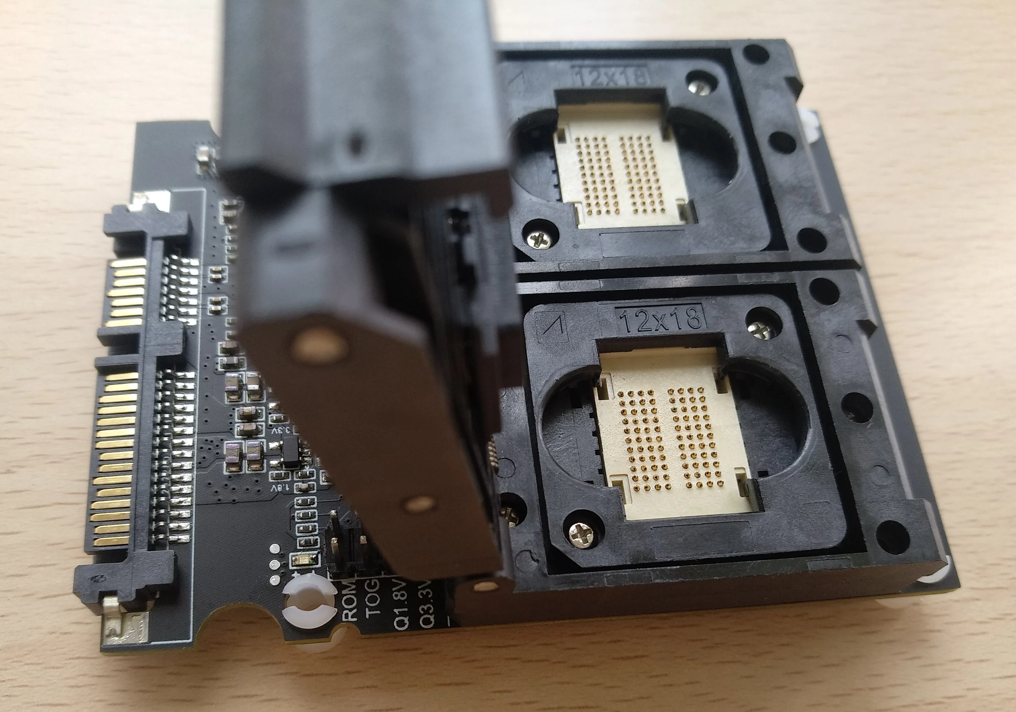 Твердотельный интерфейс SATA Huirong Sm2258xt тестовая подставка для вспышки Bga152 / 132 16ce Real