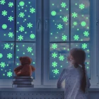 Яркая светящаяся Снежинка, наклейка из ПВХ, светящаяся в темноте, флуоресцентная Настенная картина, рождественское оформление, наклейка на окно