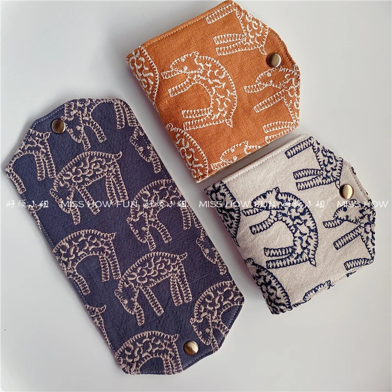 

INS Japanese Embroidery Style Fabric Mask Storage Protection Clip Portable Handmade Fabric Outdoor Storage Split Bag