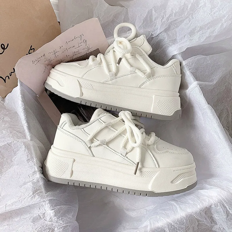 Кроссовки женские повседневные на платформе маленькие кроссовки белого цвета