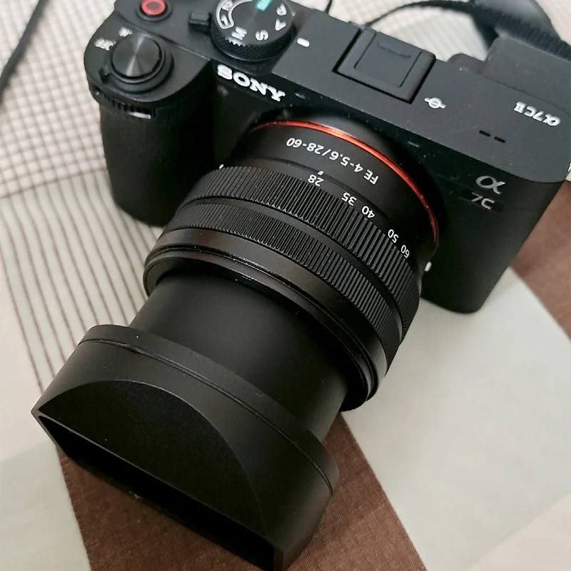 Фото Металлическая квадратная бленда для объектива Sony FE 28-60 мм F/4-5,6 (SEL2860), поставляется с металлической крышкой №2