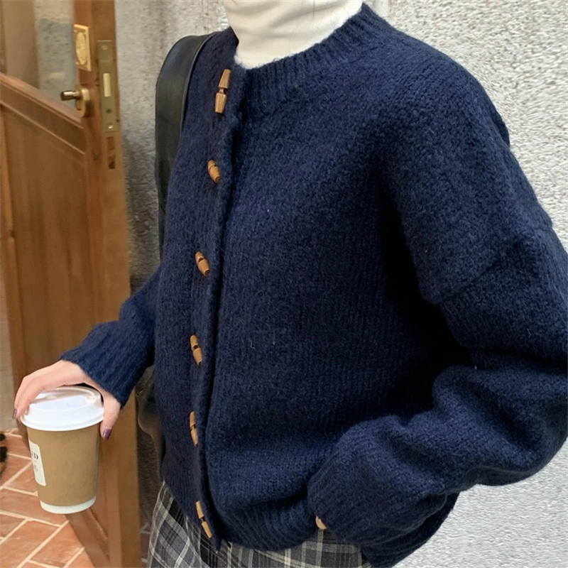 

Винтажный вязаный кардиган на пуговицах, Осенний корейский Свободный короткий свитер, Женская Толстая зимняя верхняя одежда с круглым вырезом, в студенческом стиле, O154