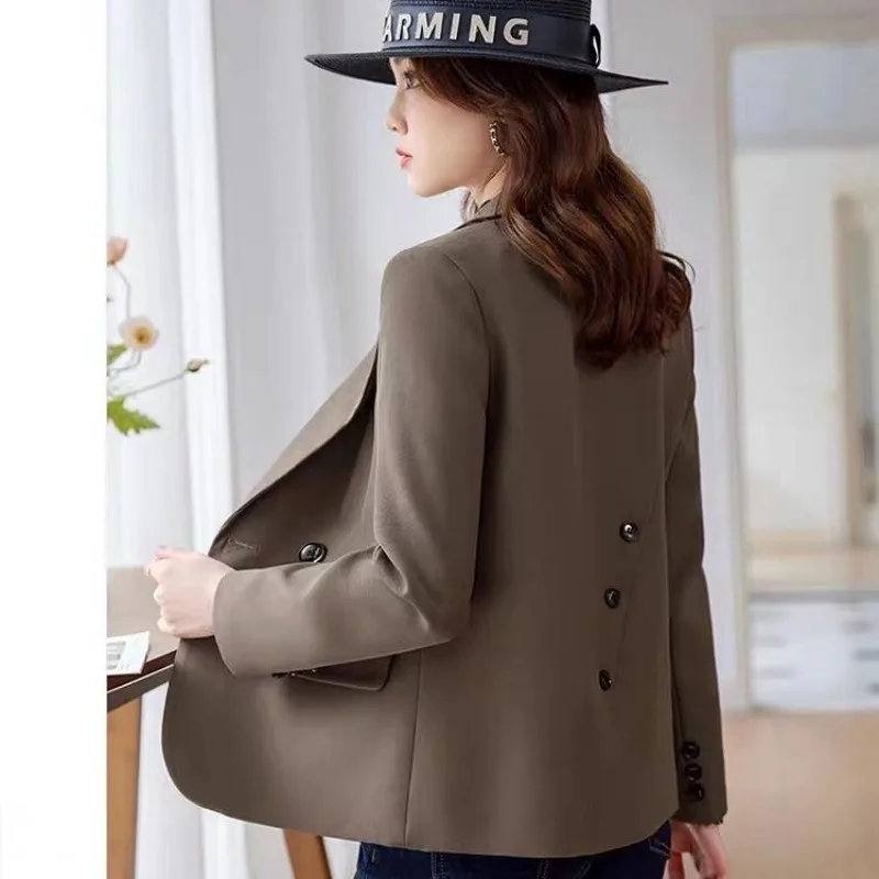 Женский блейзер на пуговицах с длинным рукавом