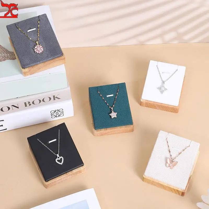 Рисунок 4 - Вельветовая стойка для демонстрации ожерелья