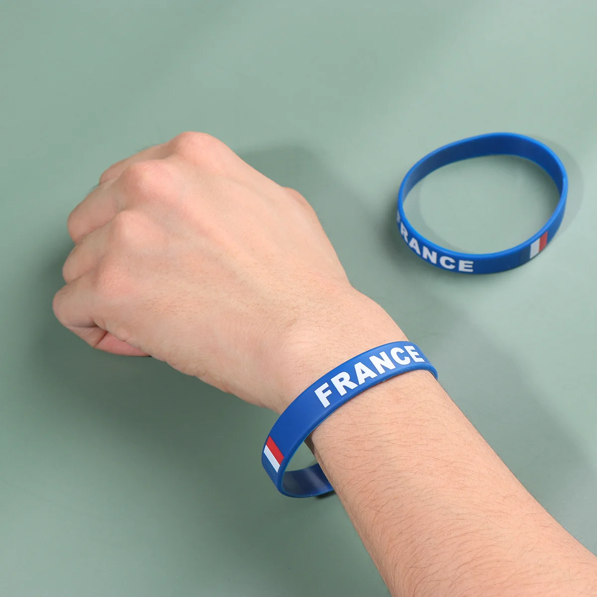 Рисунок 3 - силиконовые браслеты с флагом 