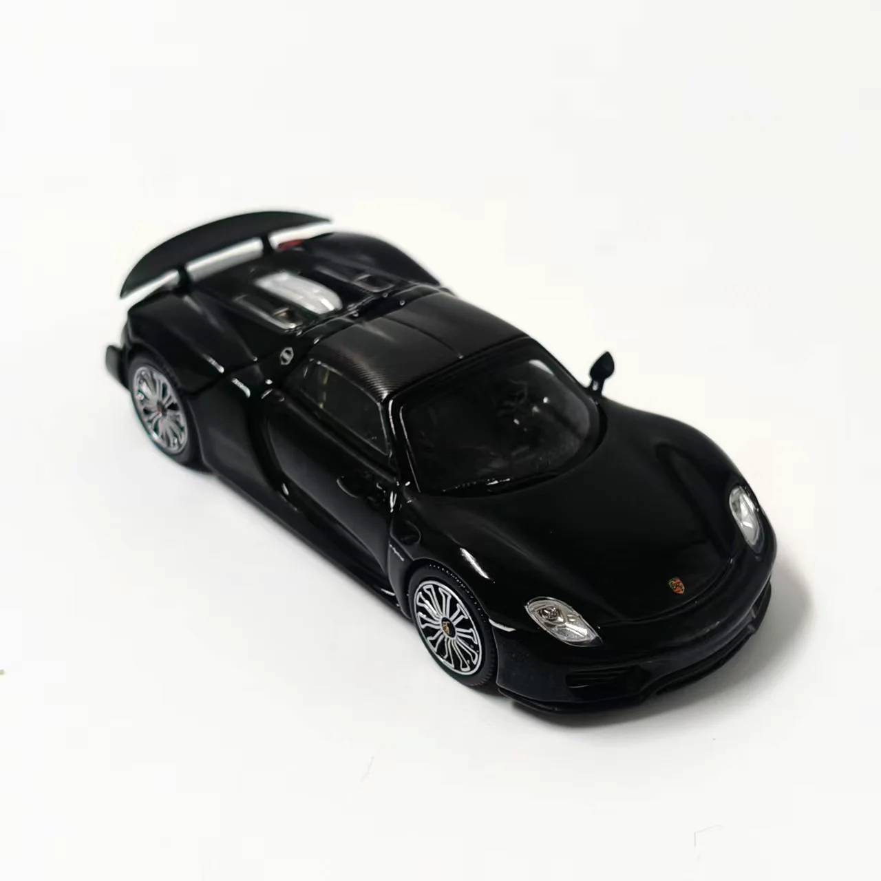 Фото Модель автомобиля Porsche 918 Spyder Convertible из литого металла в масштабе 1:64. №5