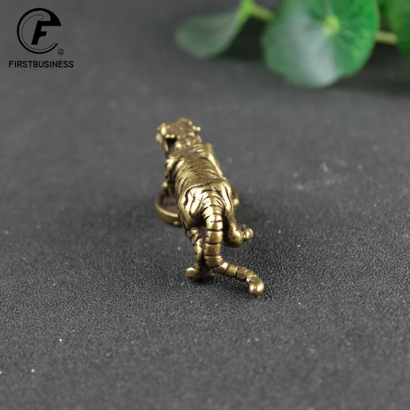 Ретро латунный Счастливый тигр статуэтка шага на монете Миниатюрный стол
