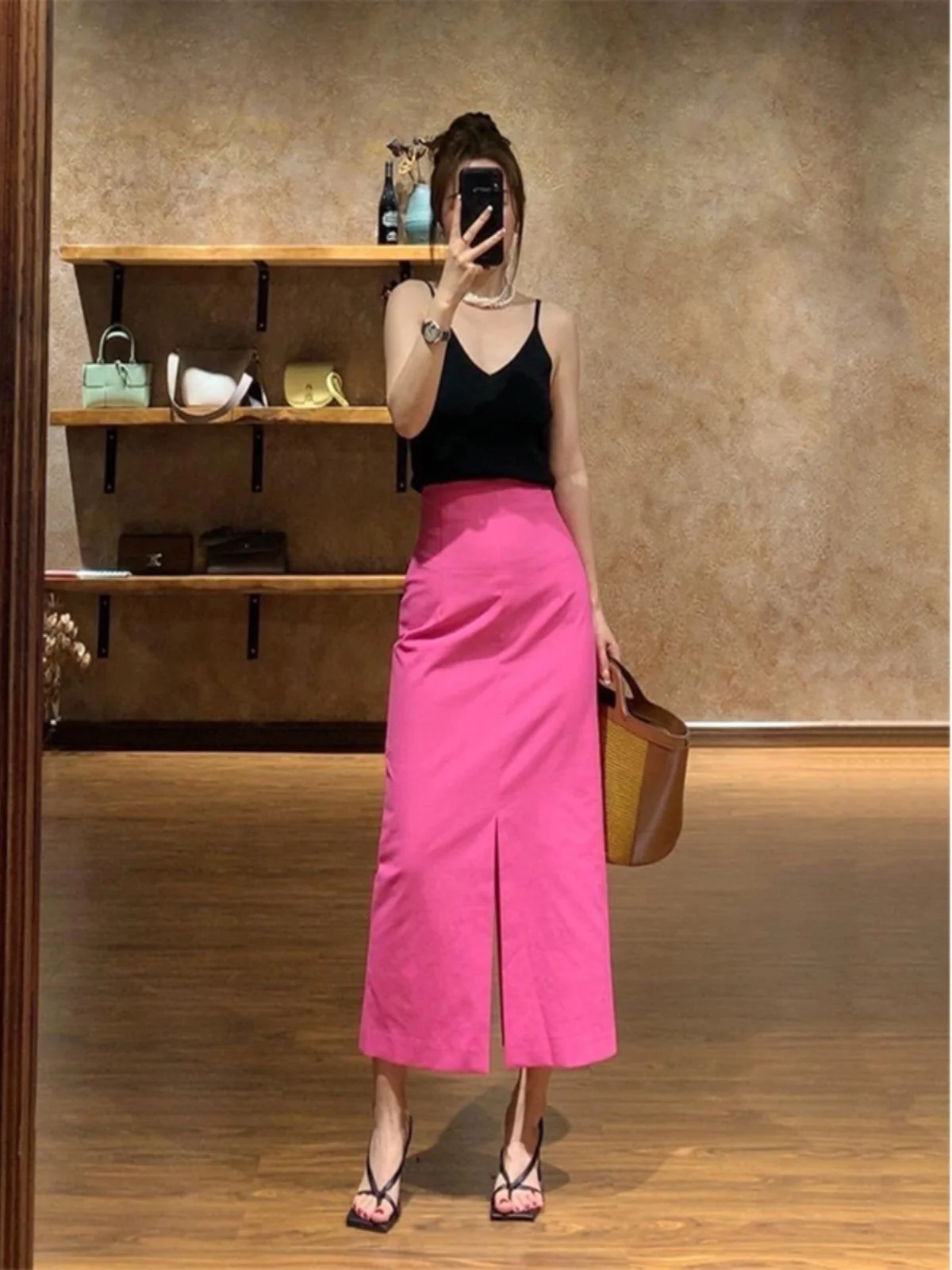 Paired with age reducing set skirt, small and high-end exquisite chic top, sweet and spicy rose red half skirt, summer