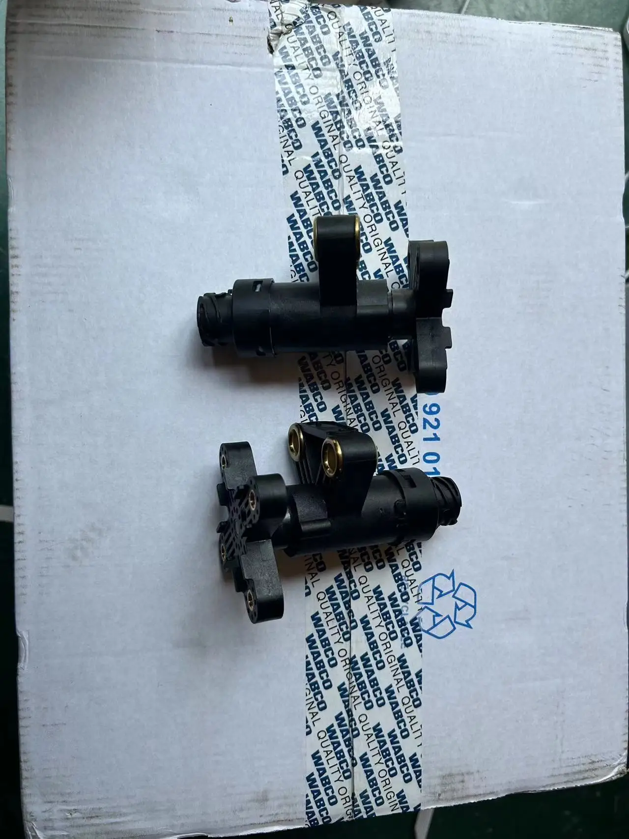 

4410501220 датчик расстояния A0035422618 1528811 1934586 2110474 V-OLVO S-CANIA D-AF