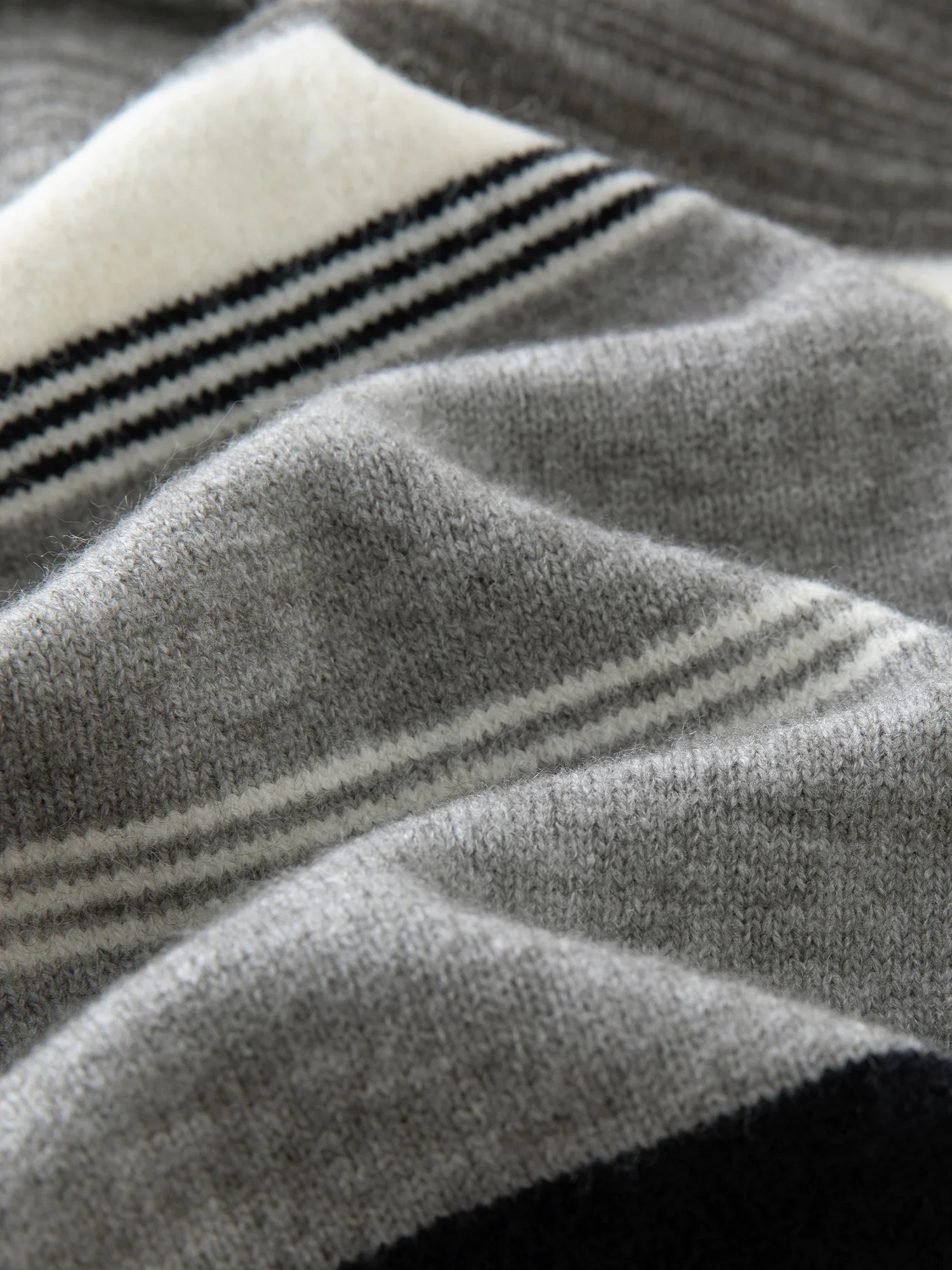 Женский трикотажный жилет DUSHU короткий в полоску с V-образным вырезом Зимние