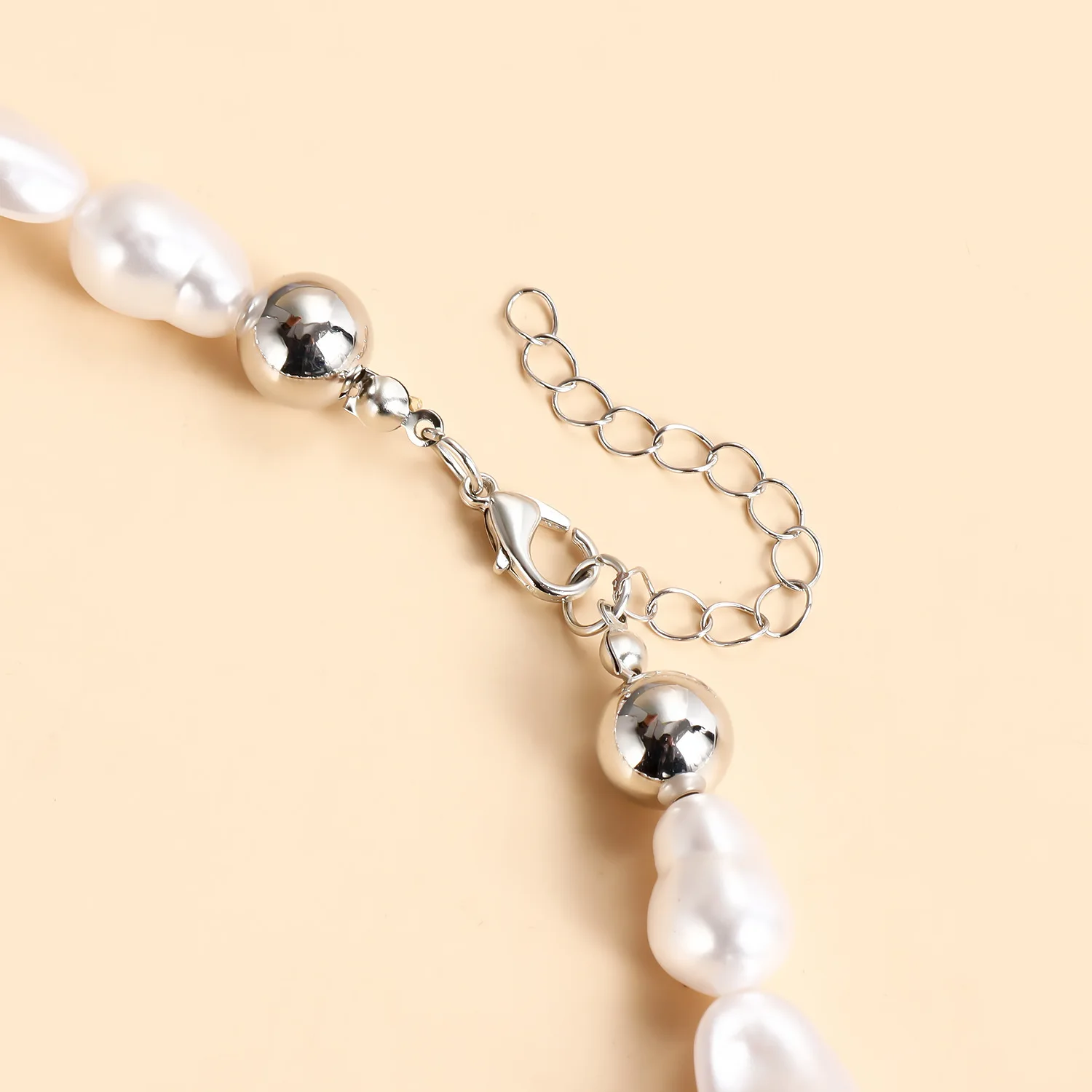 Ожерелье женское из бисера с большими белыми бусинами металлическое колье