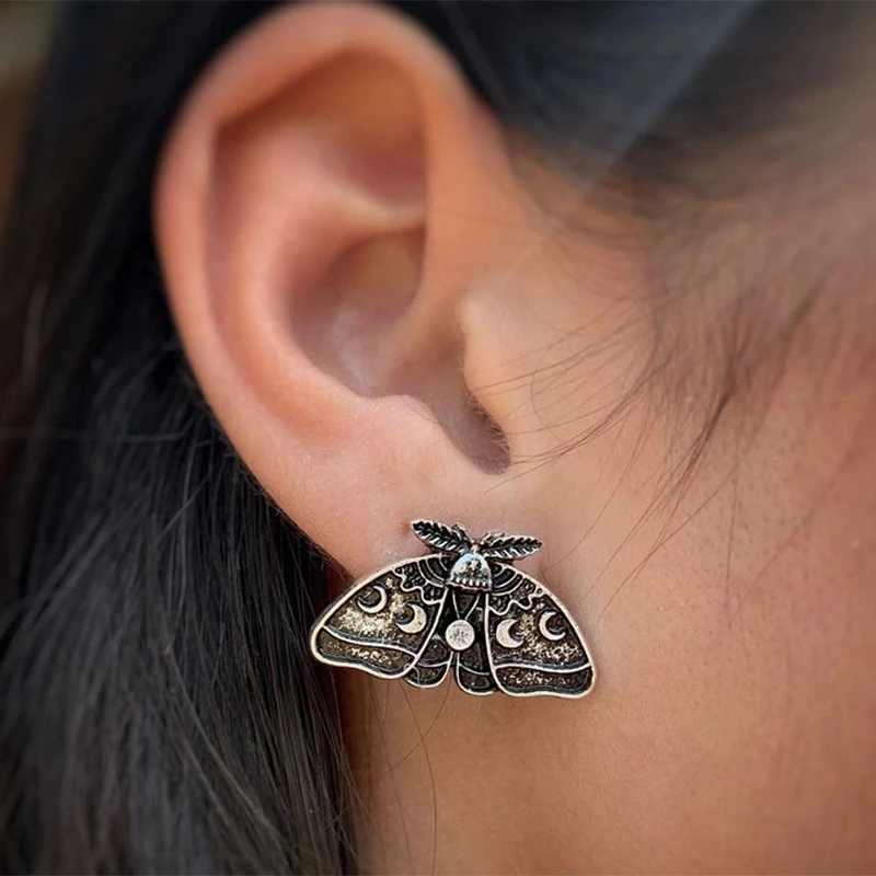 

2022 Luna Moth Stud Earrings Silver Color Moon Phase Earrings for Women Female Occult Fashion Jewelry Goth Insect Earrings Gifts