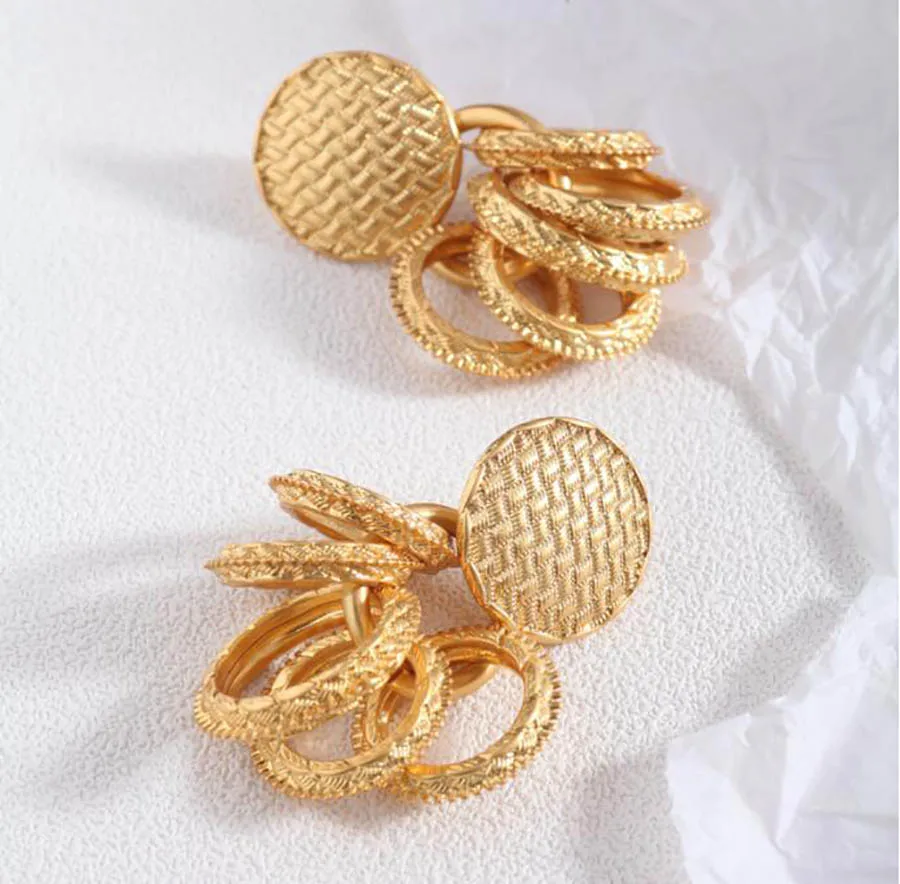 

Металлические стильные ретро индивидуальные волнистые диски многокольцевые кисточки модные золотые серьги для женщин в стиле барокко Вин...