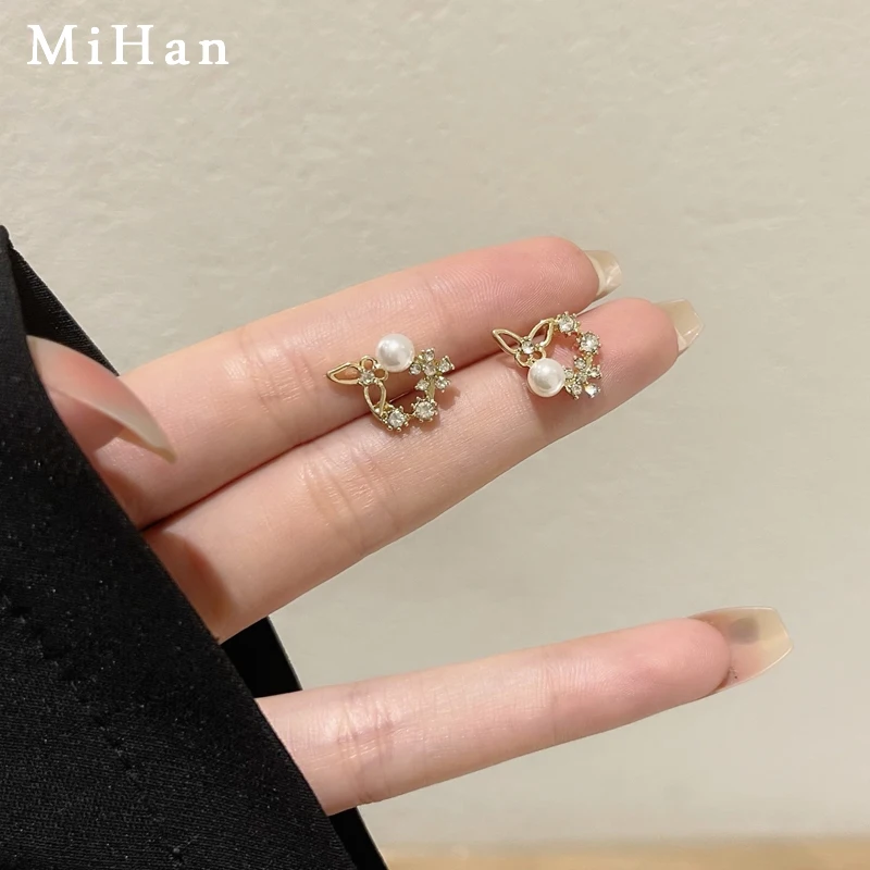 

Mihan Modern Jewelry 925 silver needle Butterfly Earrings 2022 New Trend Geometric Pearl Crystal Stud Earrings For Women Gifts