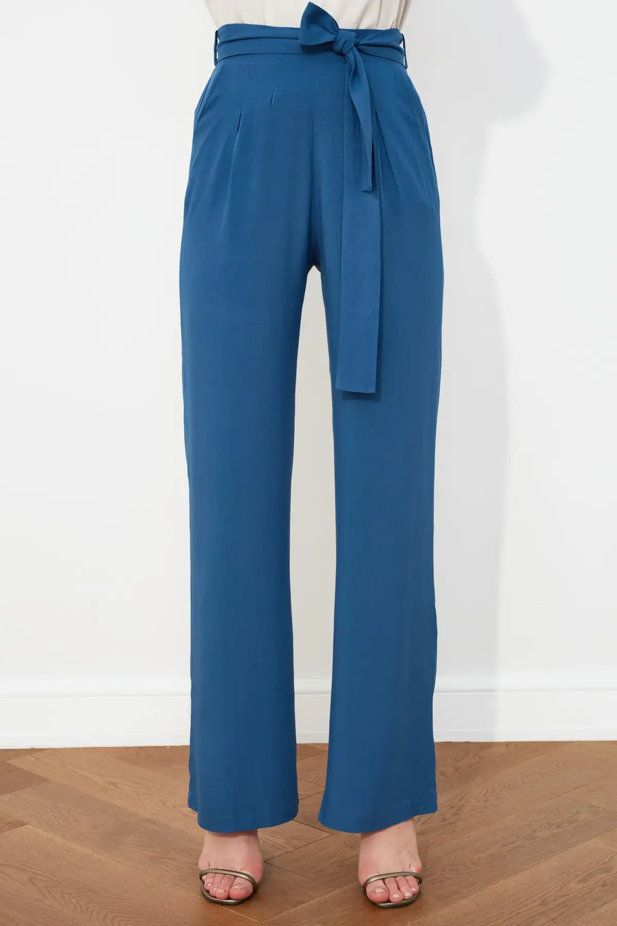 

Trendyol Belted Pants TWOSS21PL0290