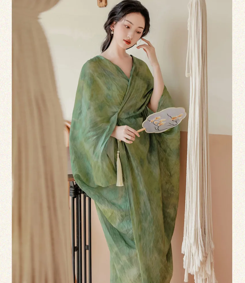 Женское льняное платье с рукавом летучая мышь и V-образным вырезом