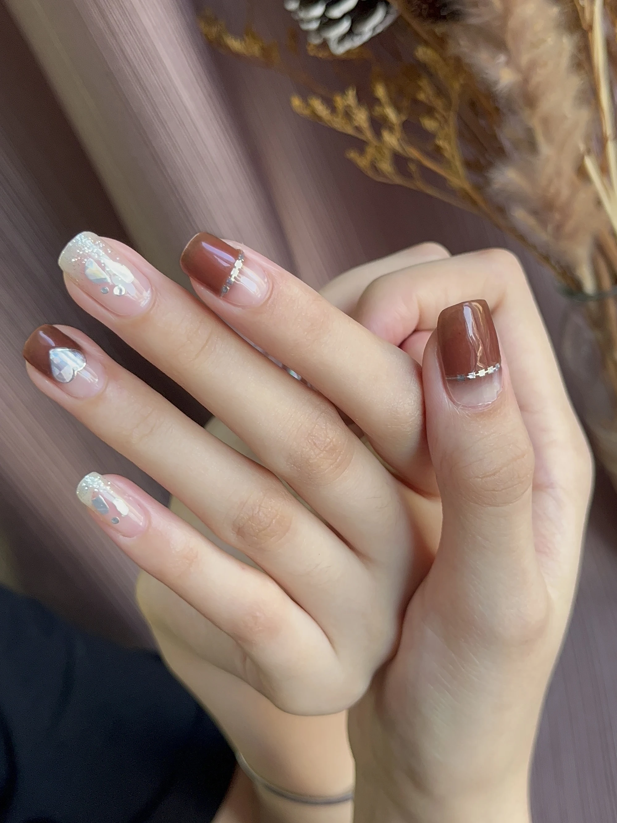 

White fashion three-dimensional seal-free light-free high-end beauty finger sticker waterproof