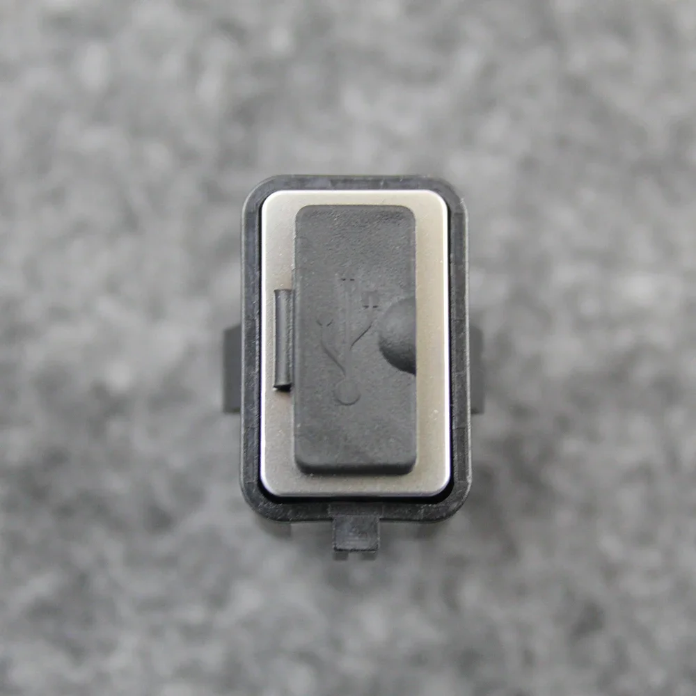 Автомобильная розетка с интерфейсом USB 30775252 для Volvo S80 S60 XC60 S40 C30 V60 C70 V50 2007 2008 2009 2010