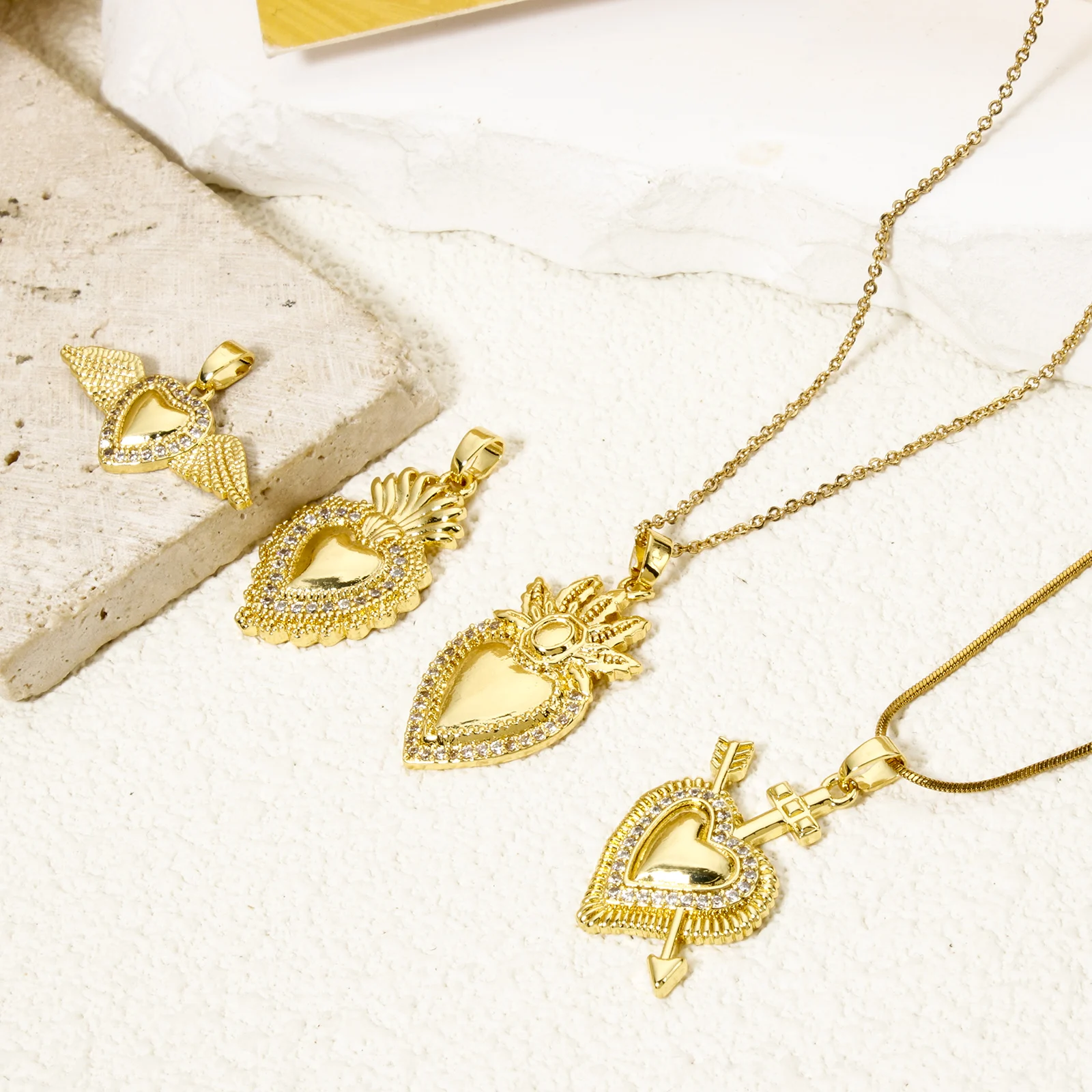 2 шт. религиозные латунные подвески золотого цвета Ex Voto Heart Micro Pave прозрачные с