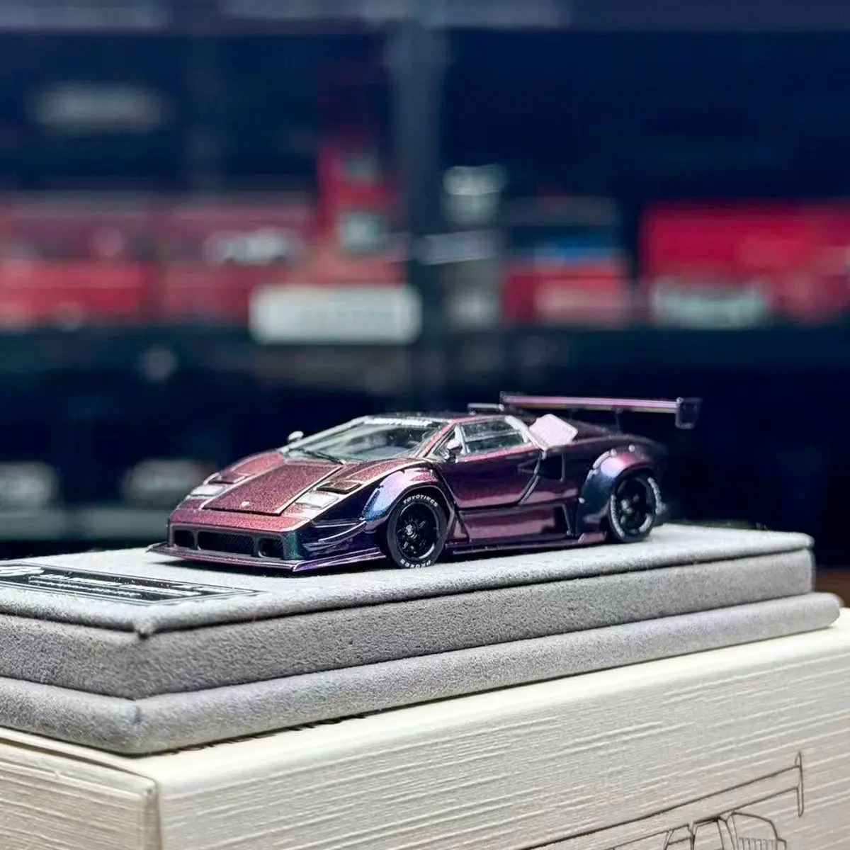 Фото Коллекционная модель Topart 1:64, литая под давлением, из сплава, LBWK Lamborghini Countach, классический спортивный автомобиль, подарок для взрослых, сувенир, статическая модель для демонстрации №4