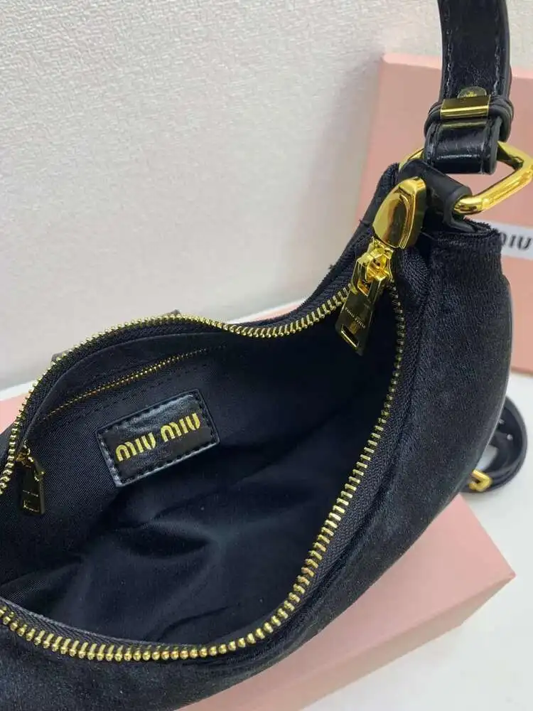 копировать1:1 В Стиле ВельВетоВой Сумки Miu 24см*8см*13см |