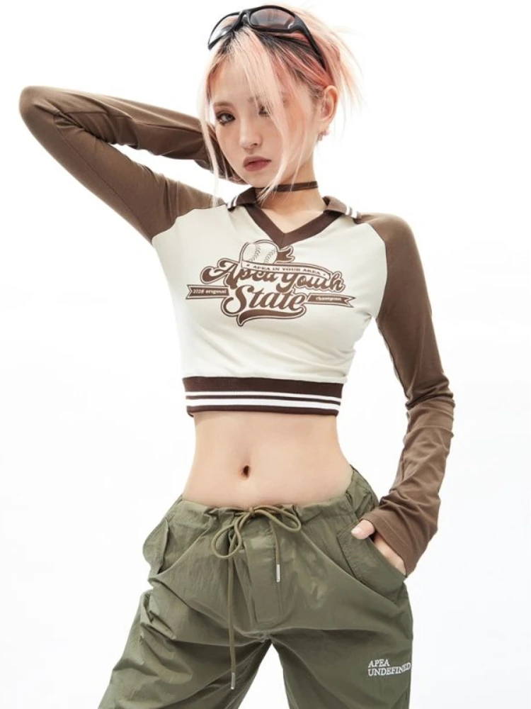 

Женская футболка с отложным воротником и контрастным принтом, в стиле пэчворк