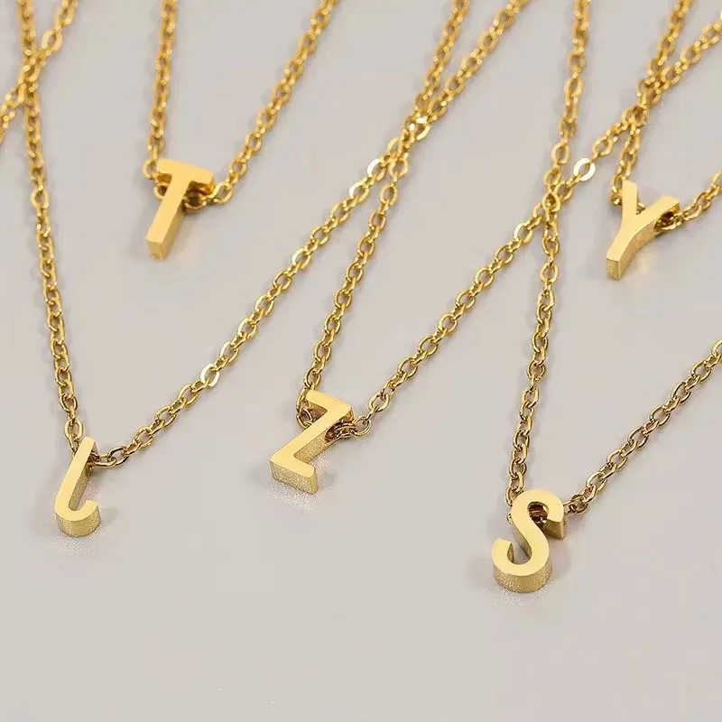 Ожерелье-подвеска из полированной нержавеющей стали золотого цвета с буквами на